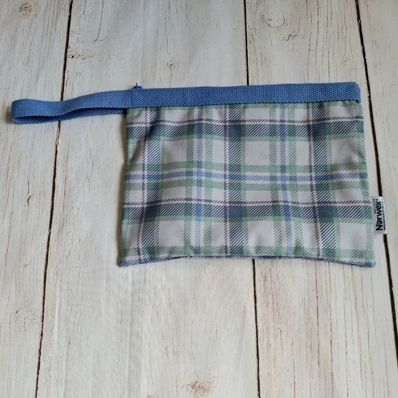 Norwex Plaid Wristlet and Hair Accessories NWOT Gift for Teens Women - Picture 2 of 10